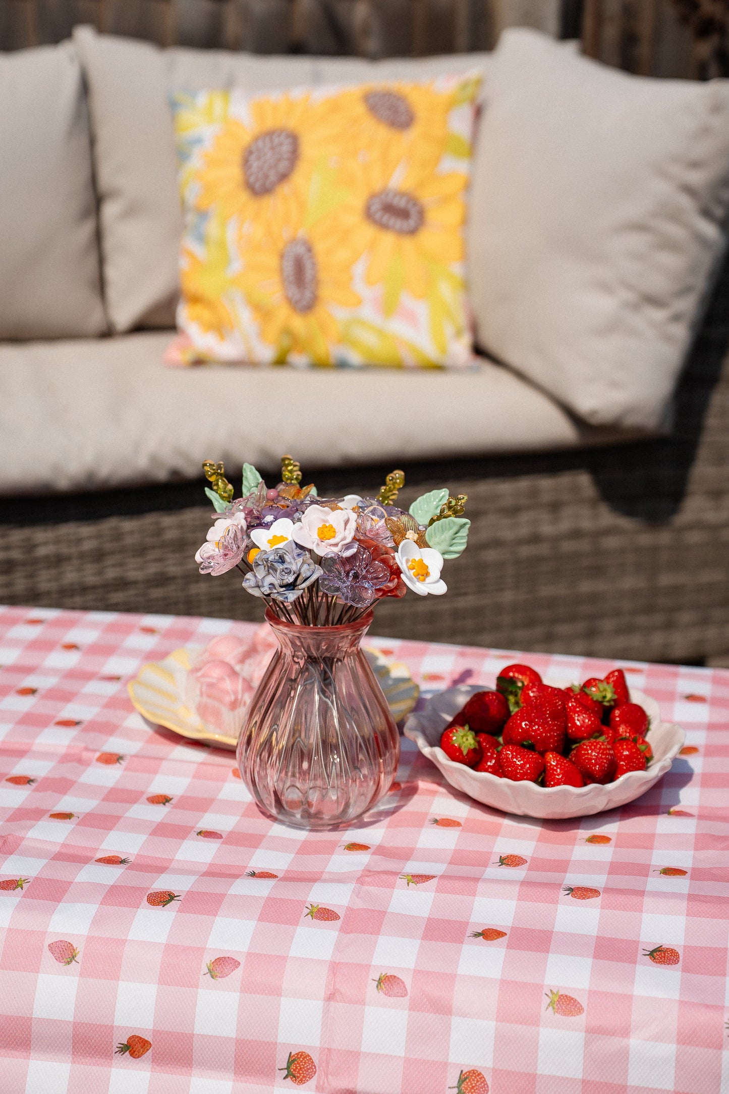 theglassflorist Strawberries & Cream Deluxe Bouquet 🍓🍦
